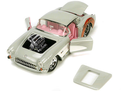 1957 Chevrolet Corvette with Bugs Bunny Figure